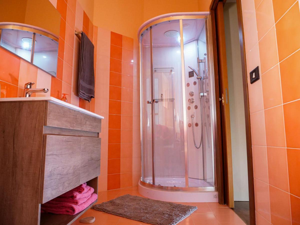 Wonderful Downtown Apartment-Hd Netflix, King-Size Bed, Two Minutes' Walk From Metro Milano Exteriör bild
