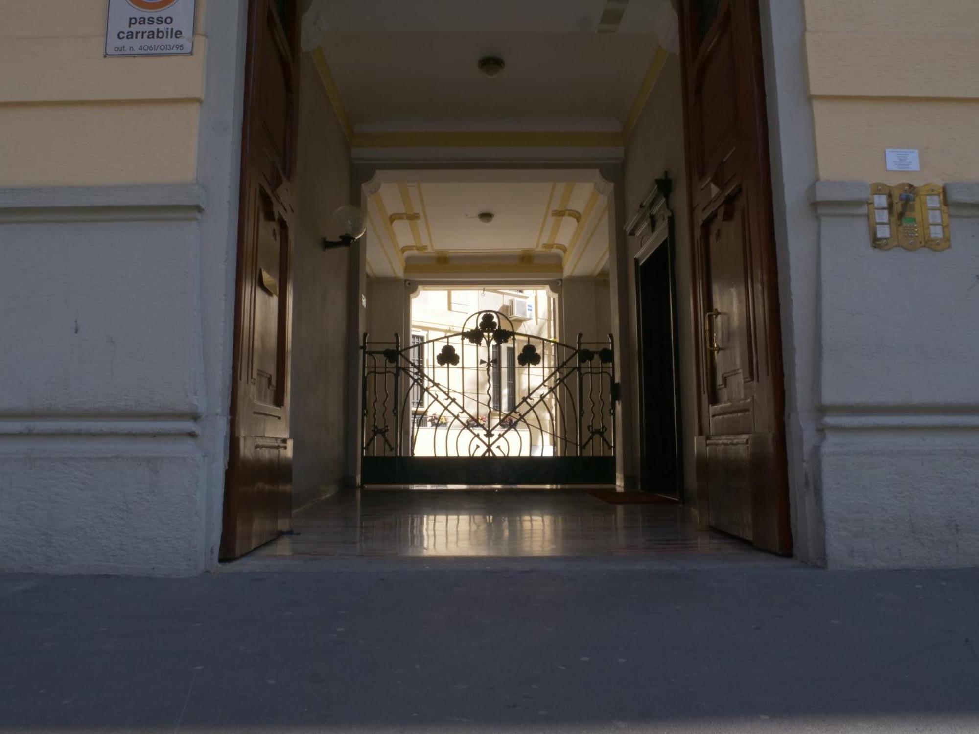 Wonderful Downtown Apartment-Hd Netflix, King-Size Bed, Two Minutes' Walk From Metro Milano Exteriör bild